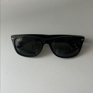 NWOT Ray-Ban Polarized New Wayfarer Sunglasses
